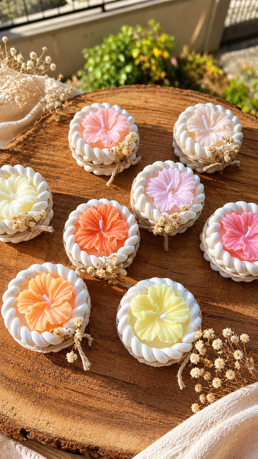 Hibiscus candle