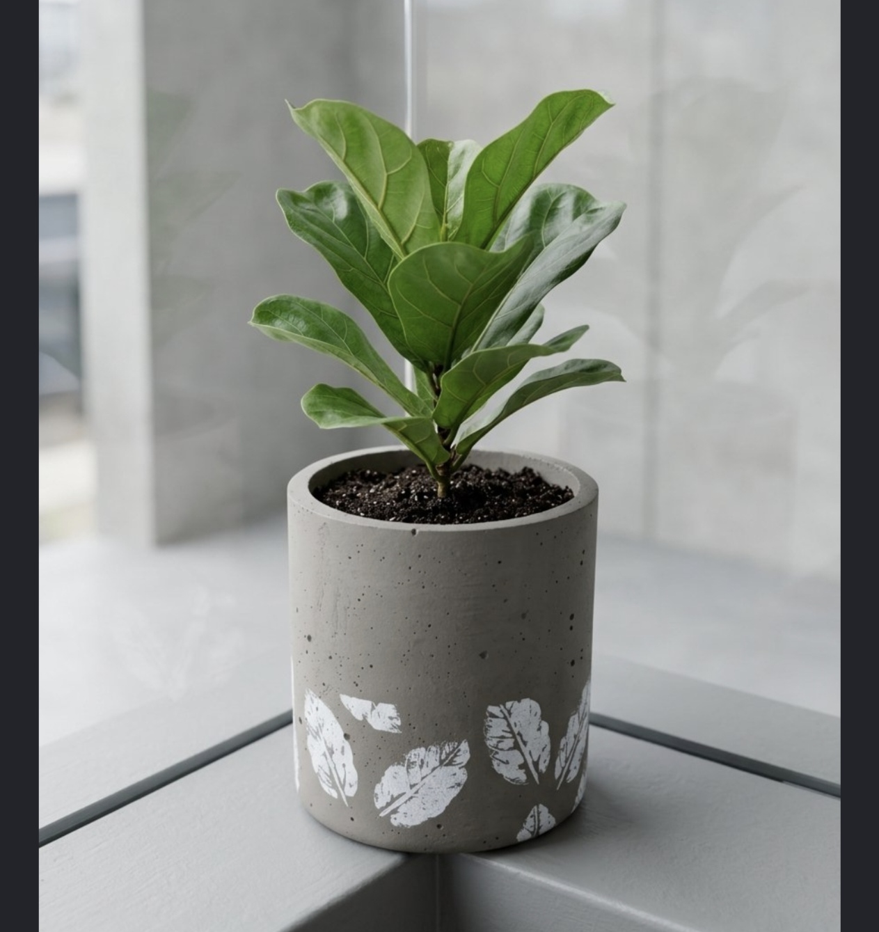 Leaf Motif Concrete Planter