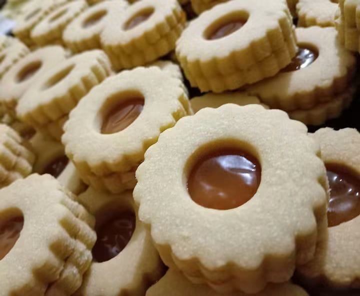 Jam Sandwich Biscuits