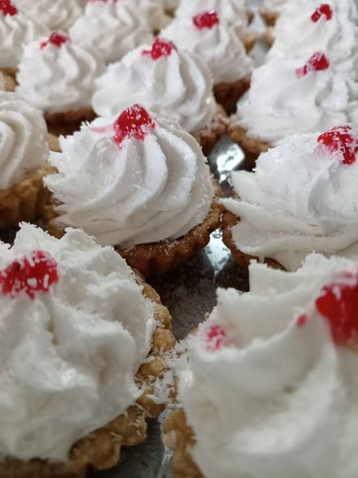 Cream-Topped Mini Cakes